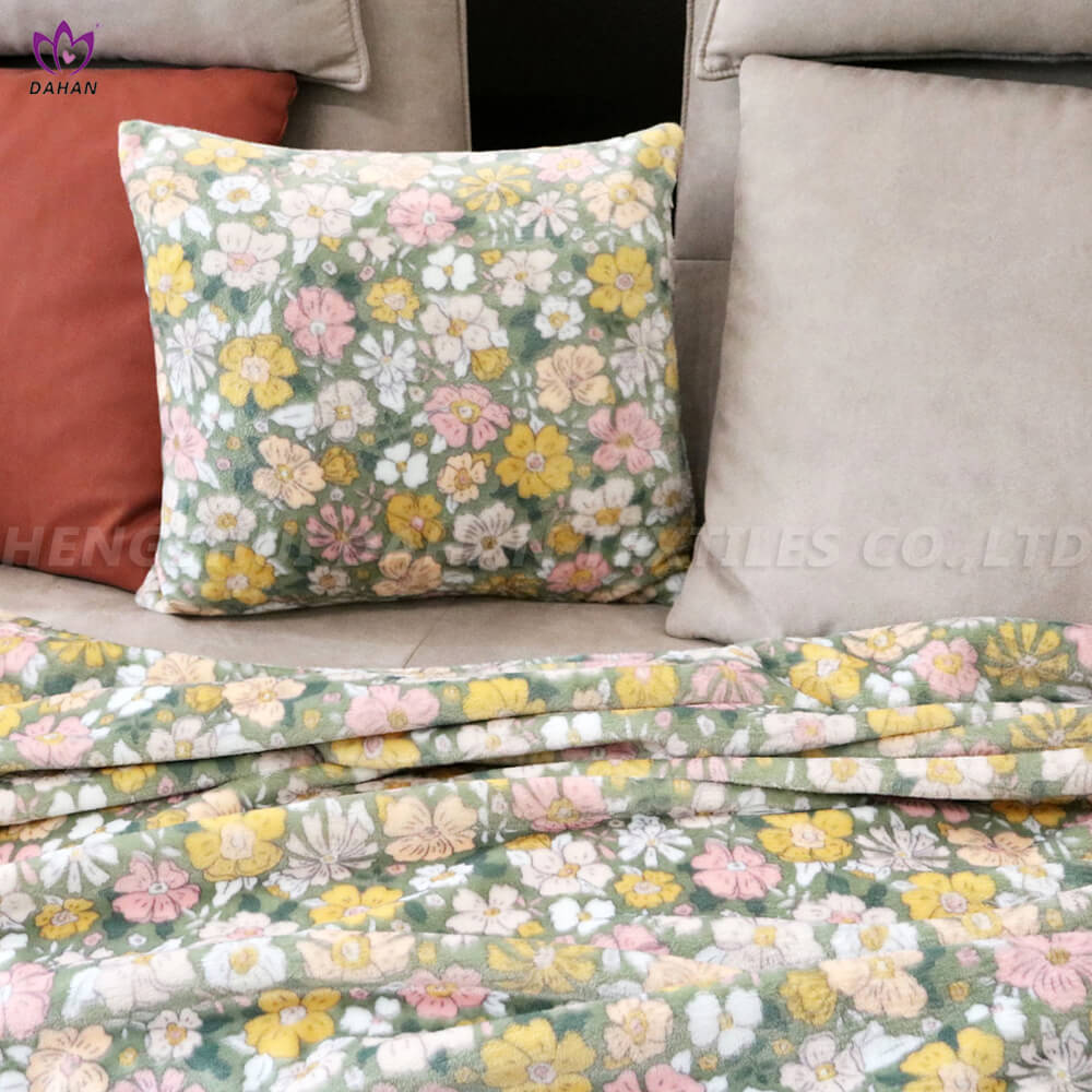 Coral fleece printing blanket and cushion. BK134