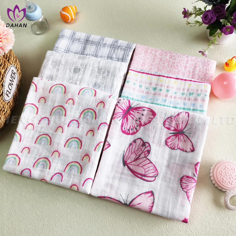 Bamboo and cotton printing baby blanket.