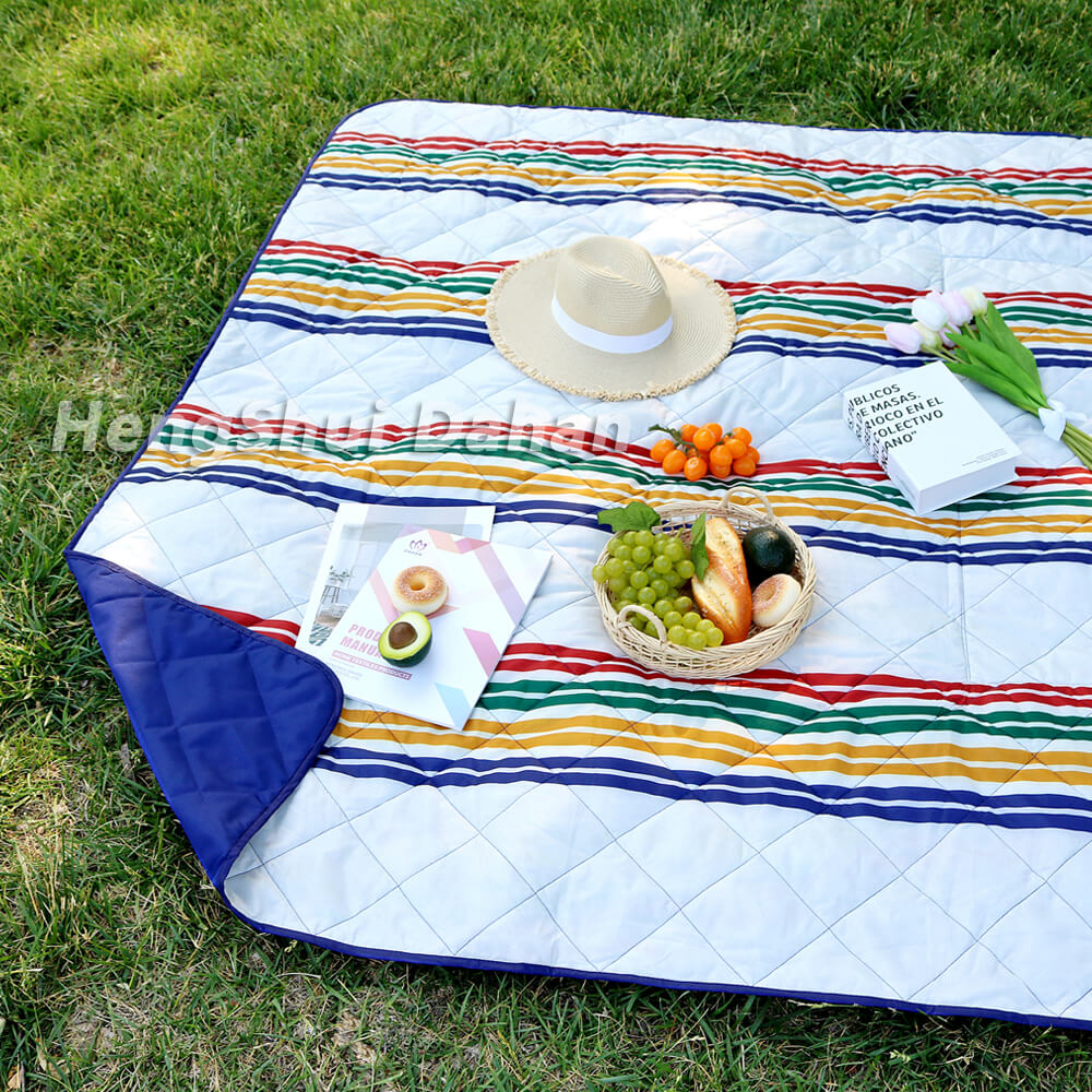  Waterproof printing picnic mat .PC56