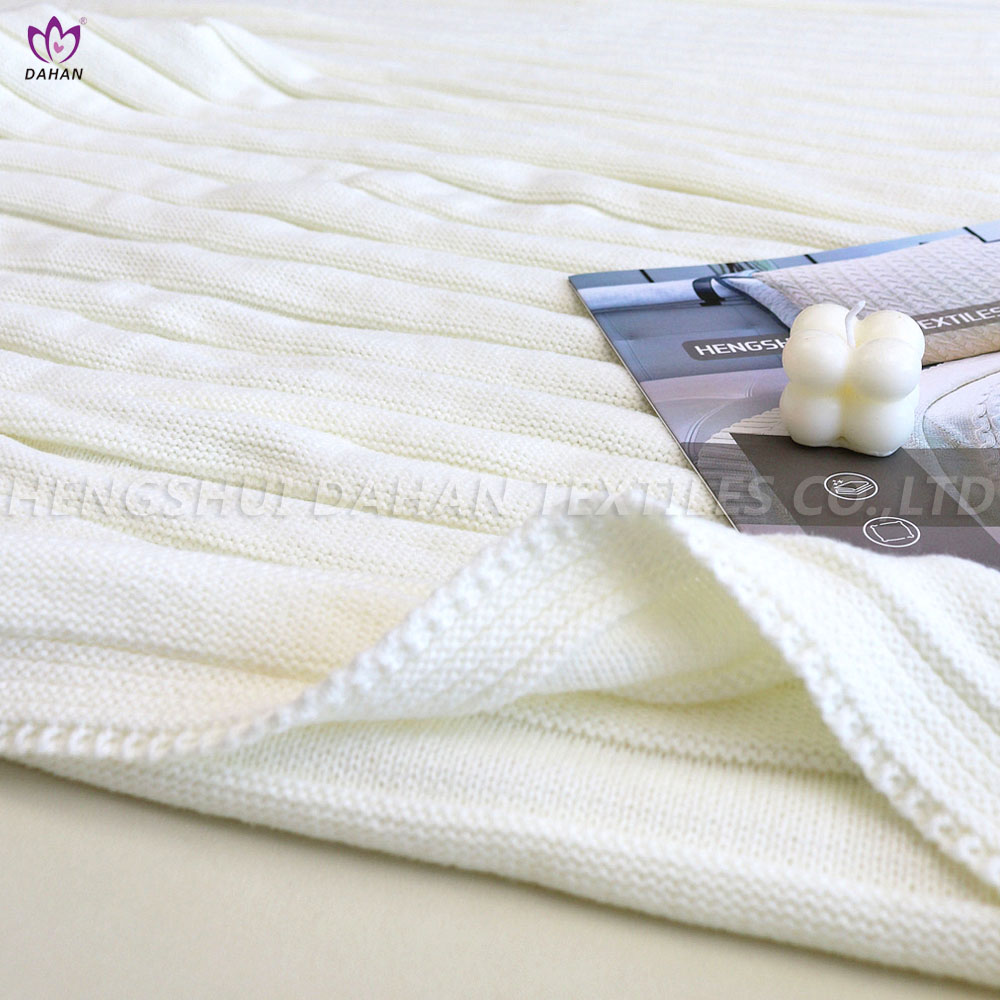 BK288 100% Acrylic knitted blanket.