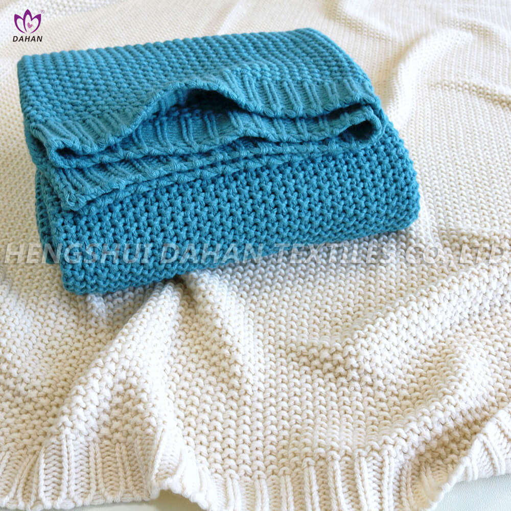 BK298 Solid color knitted blankets .