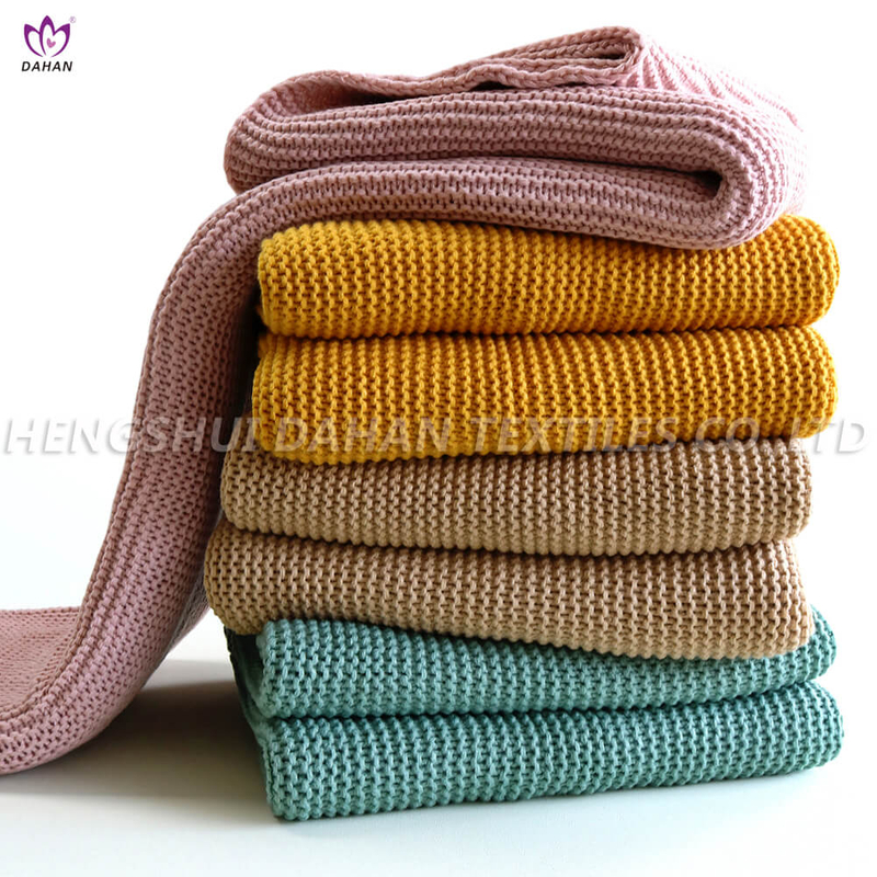 BK299 Solid color knitted blankets .