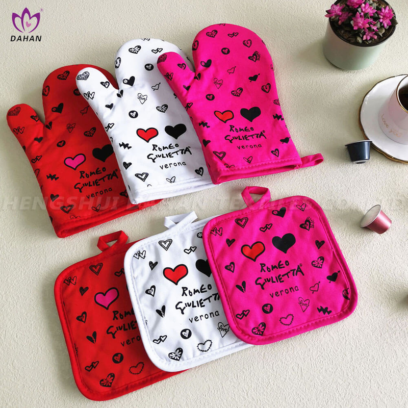 AGP222 Printing glove+potholder.
