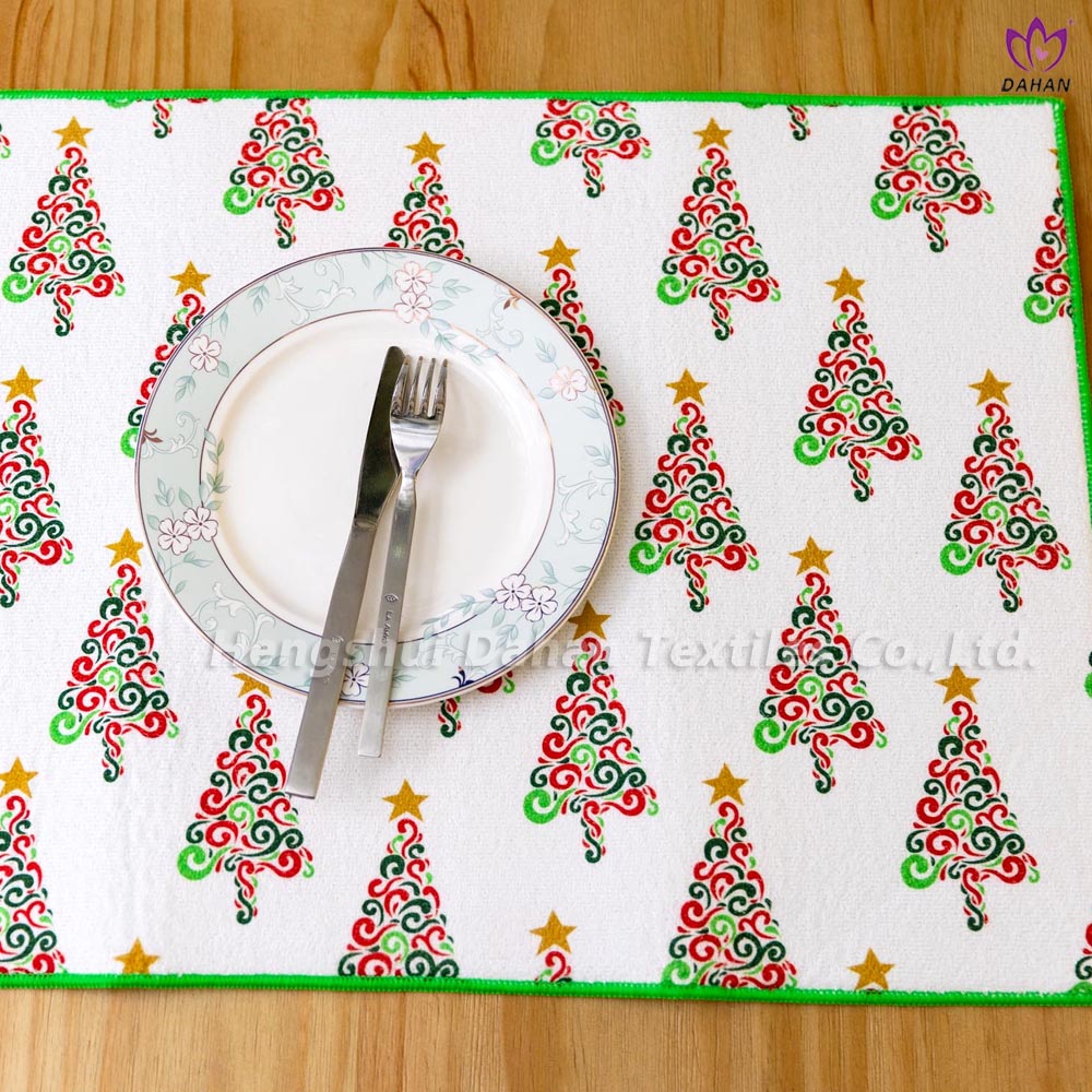 Christmas printing dish drying mat.