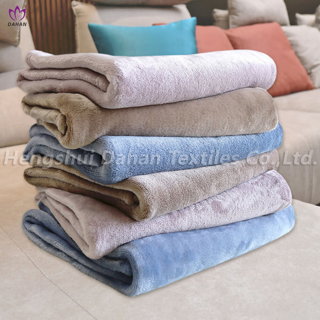 BK325 Solid color flannel blankets. 