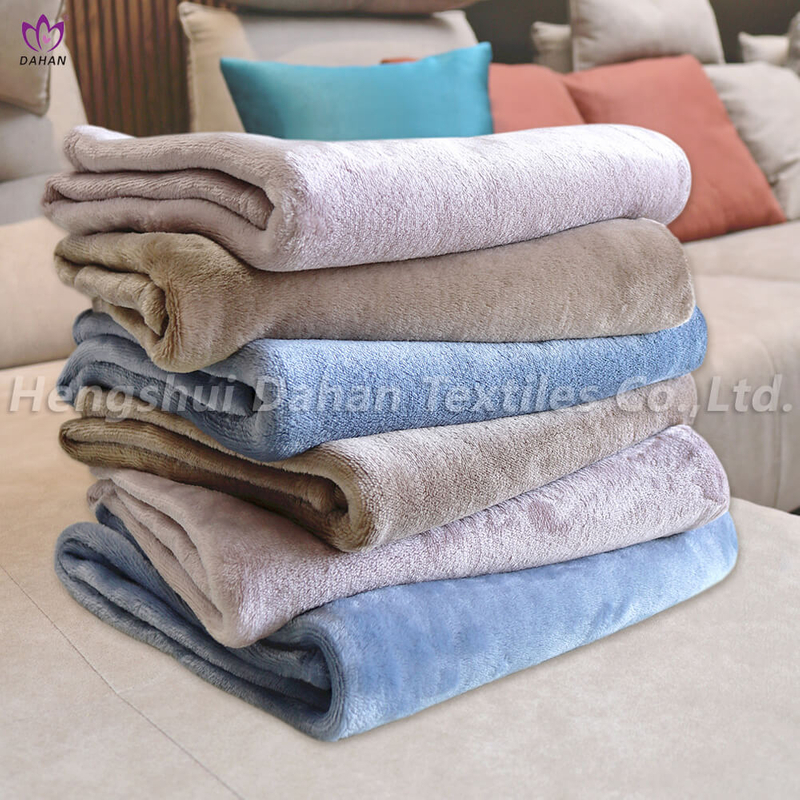 BK325 Solid color flannel blankets. 