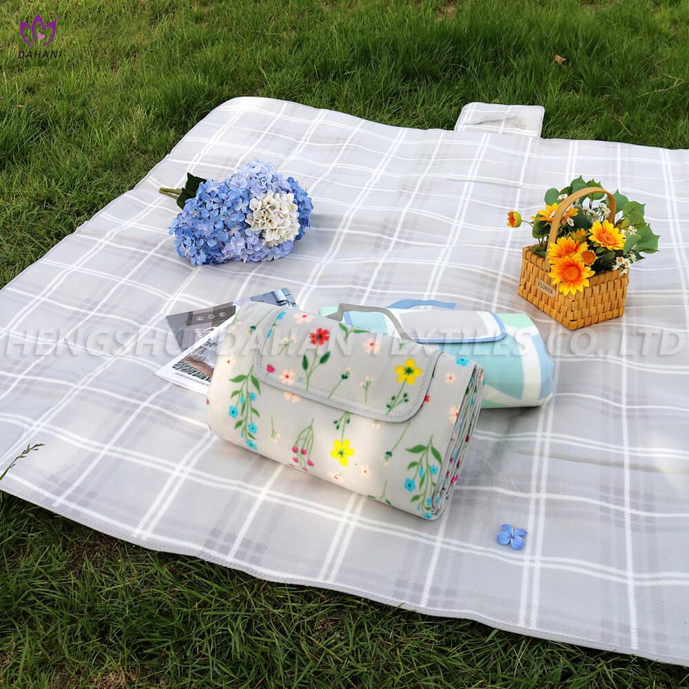  Waterproof printed picnic mat. PC83
