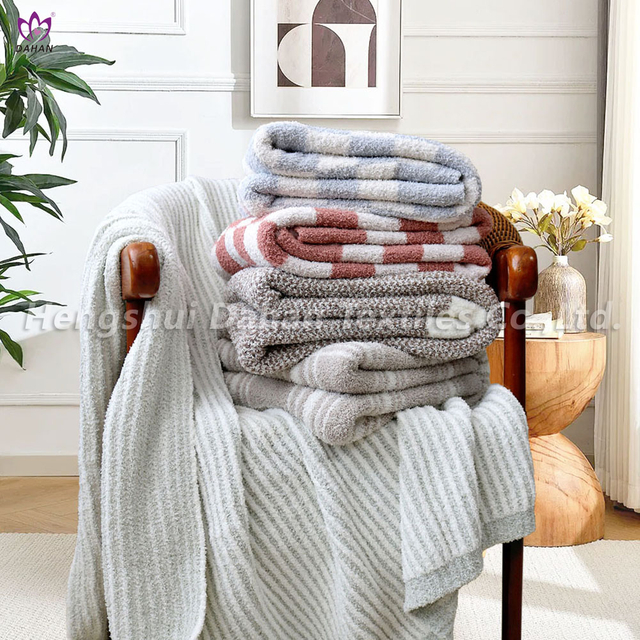 BK328 100% Polyester knitted blankets.