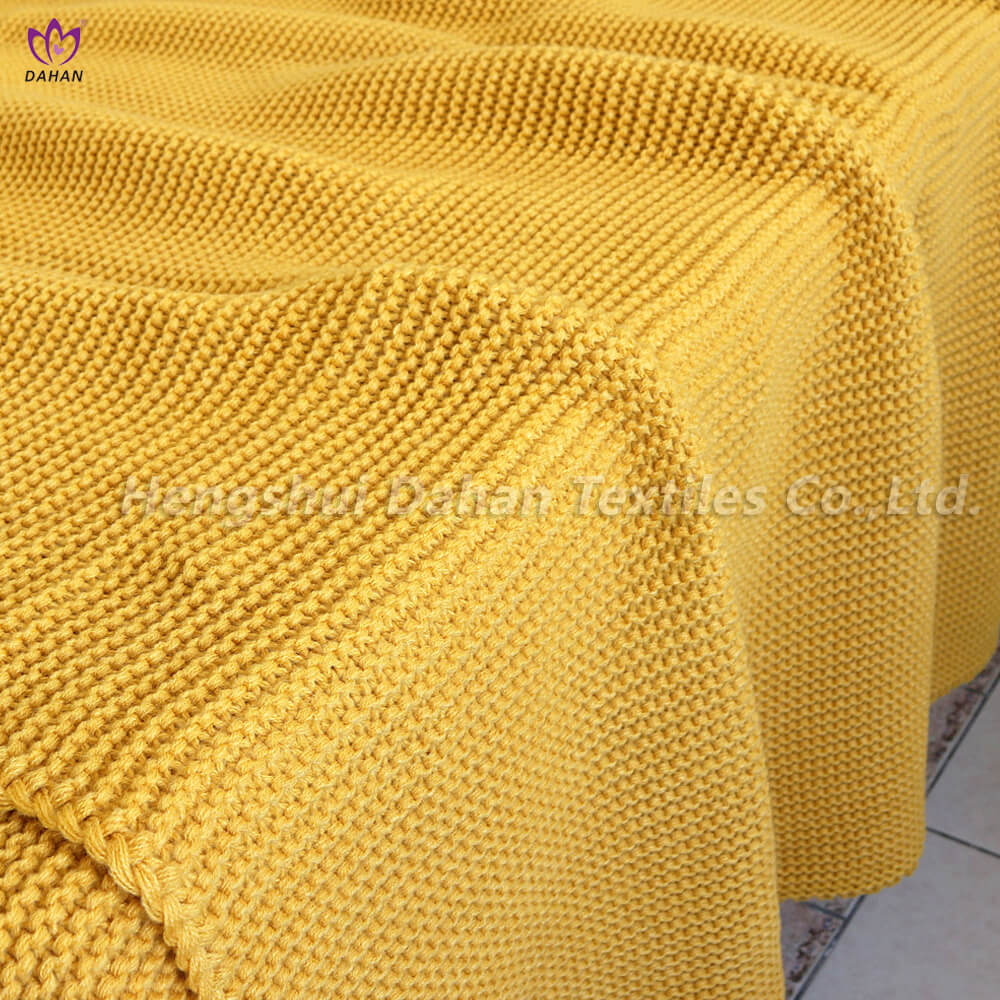 BK299 Solid color knitted blankets .