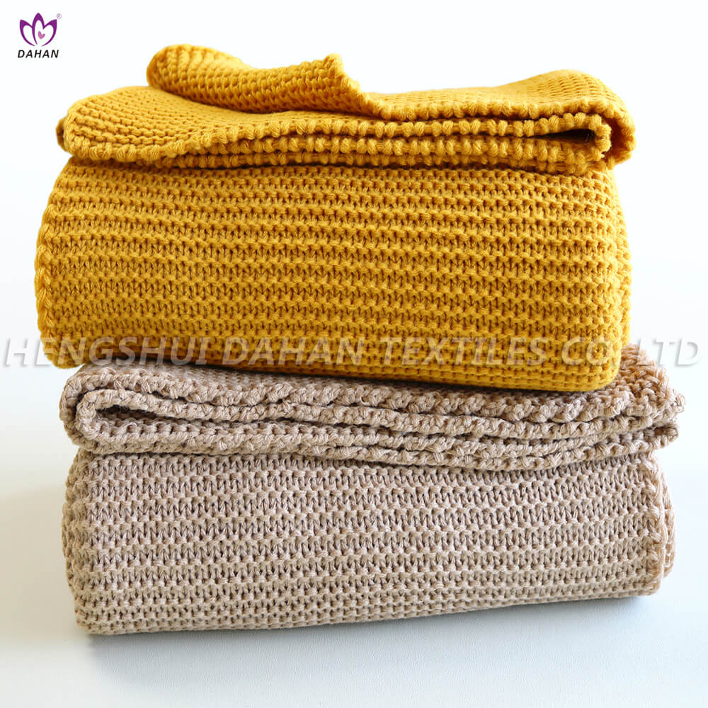 BK299 Solid color knitted blankets .