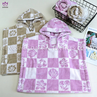 LL125 Printed hooded towel and bath towel.