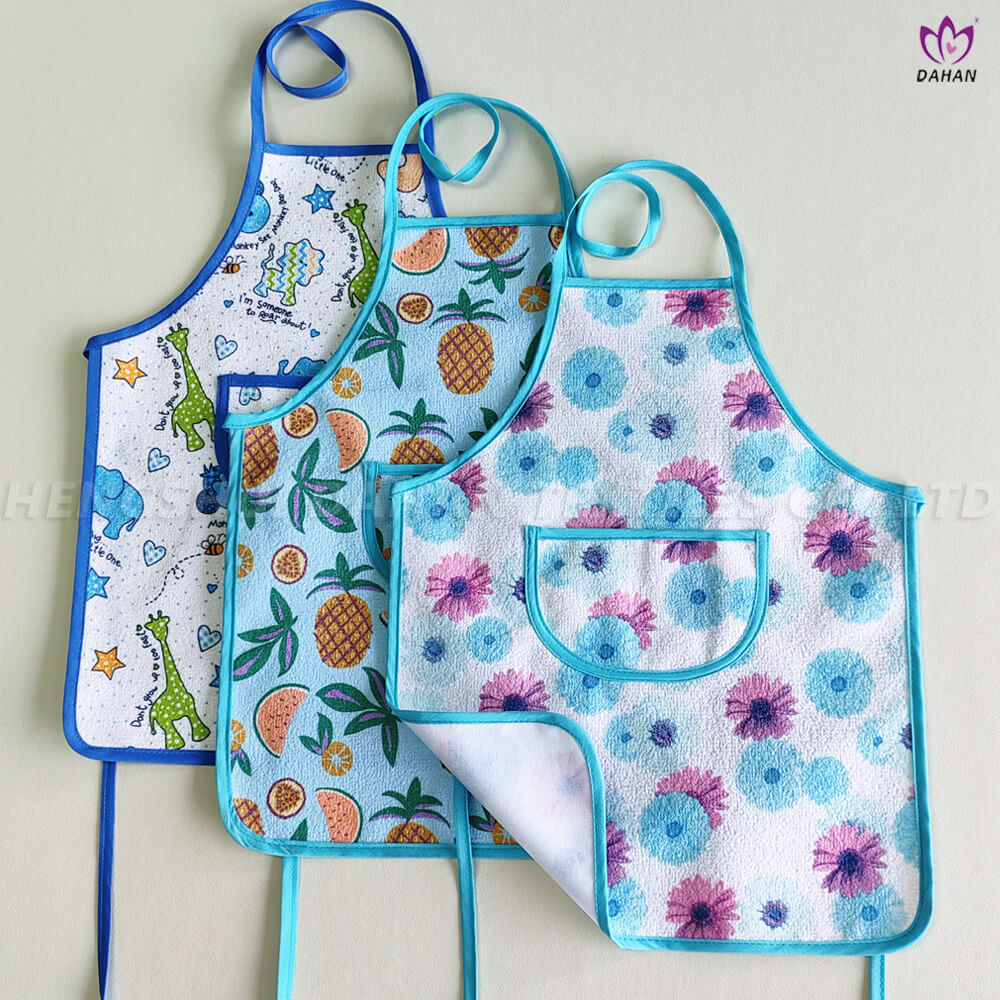 Children’s waterproof printing apron.