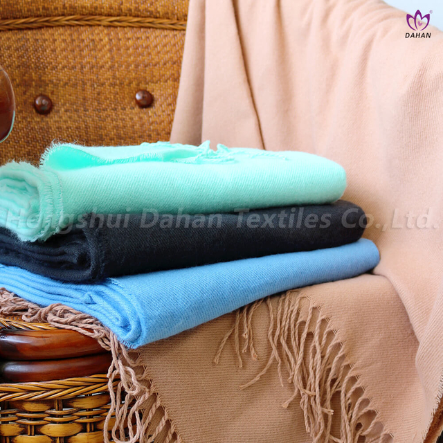BK335 100%Acrylic tassel blankets .