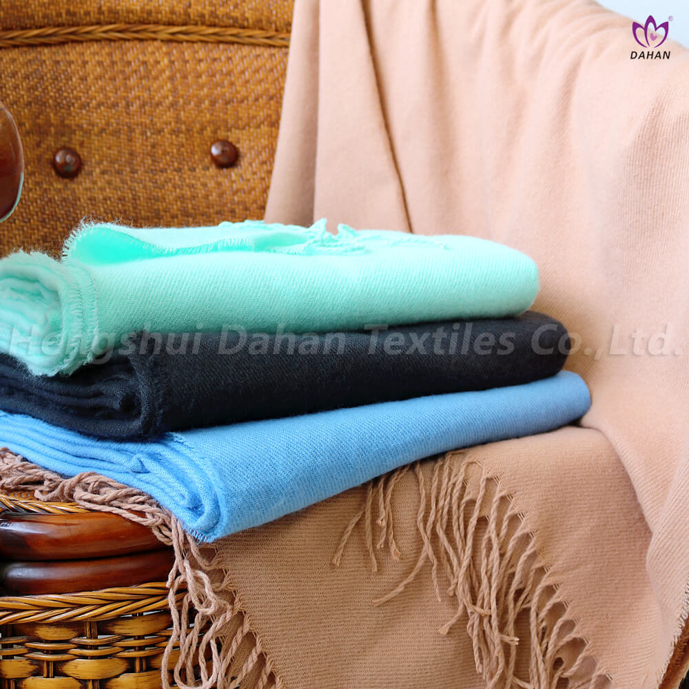 BK335 100%Acrylic tassel blankets .
