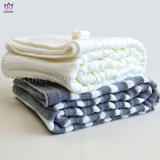 BK288 100% Acrylic knitted blanket.