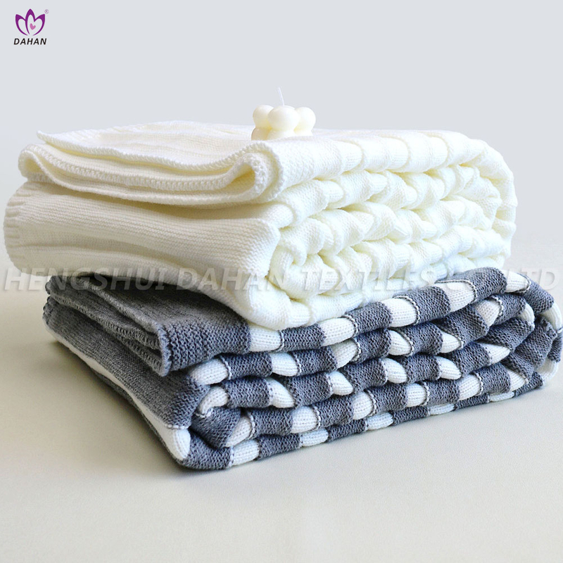 BK288 100% Acrylic knitted blanket.
