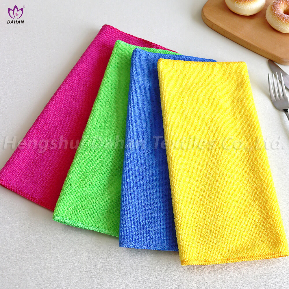 103 Solid color microfiber kitchen towels. 