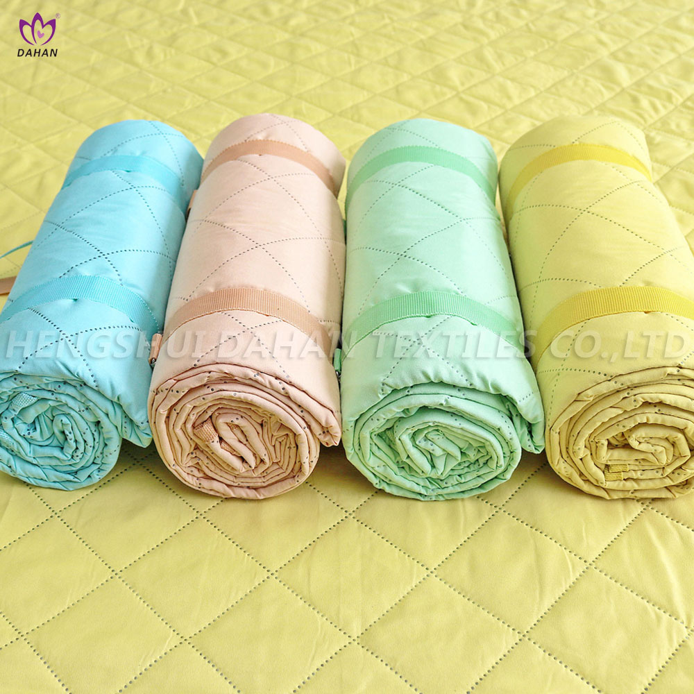  Macaron color picnic mat. PC78