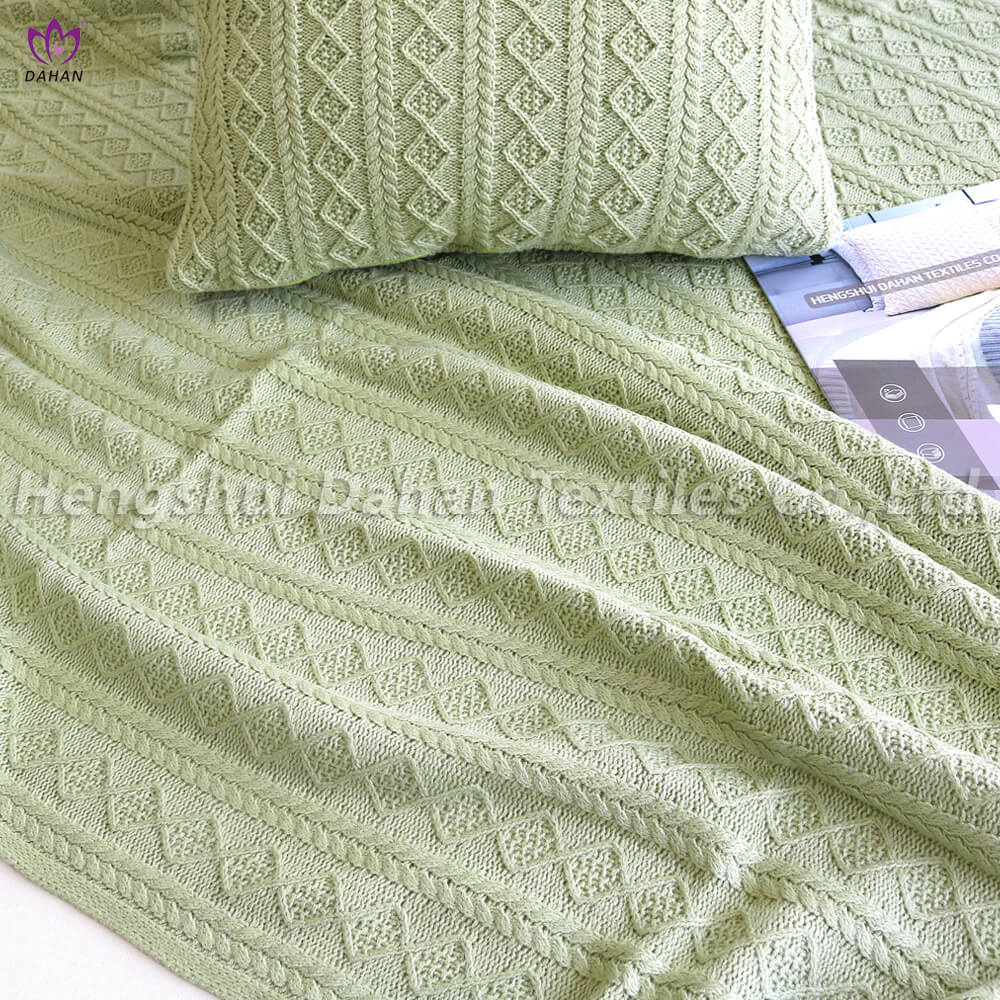 BK318 Knitted blanket and pillow .