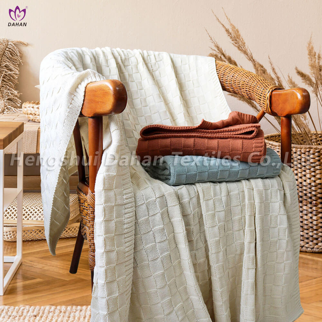 BK309 100% Acrylic knitted blankets .