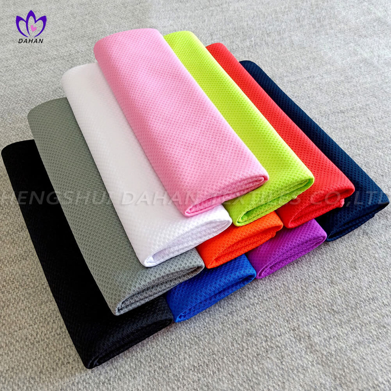 100% Polyester solid color cooling towel. 