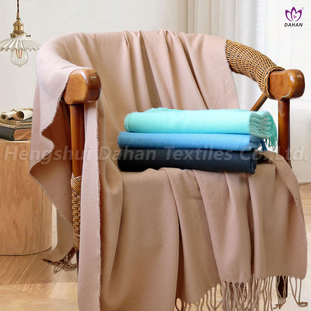 BK335 100%Acrylic tassel blankets .
