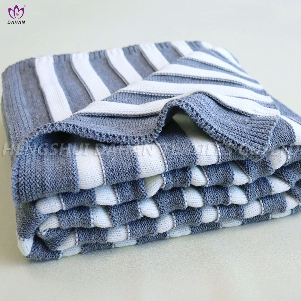 BK288 100% Acrylic knitted blanket.