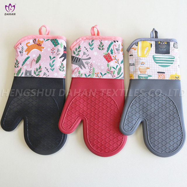 Silicone printed gloves