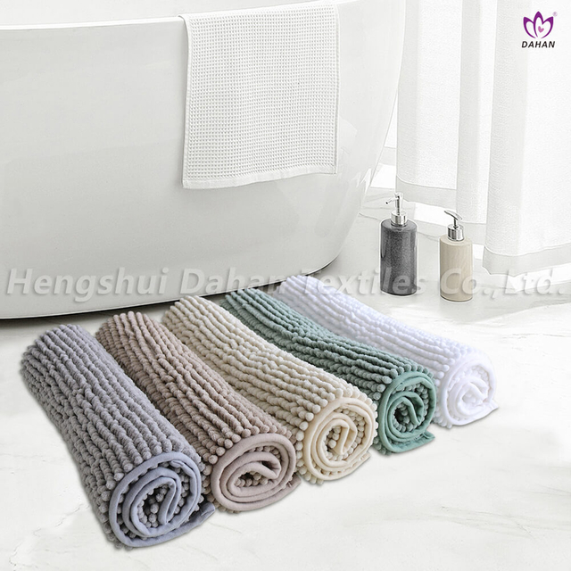 TT044 Chenille bath mat.