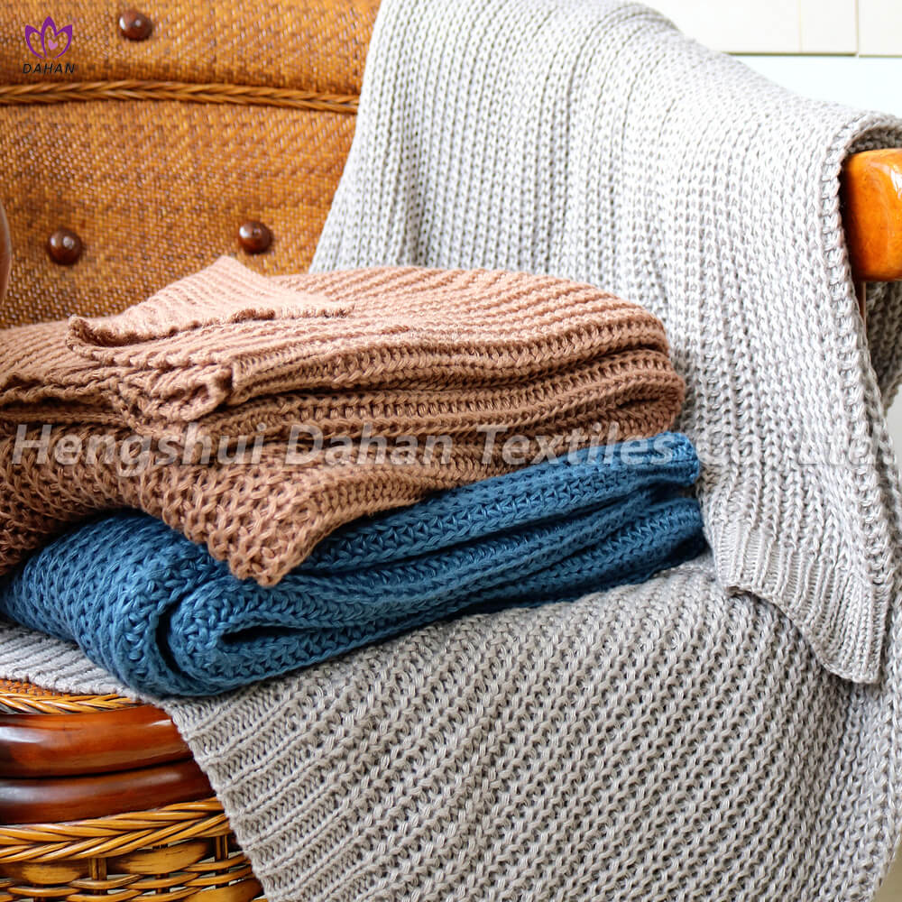 BK369 100% Polyester knitted blankets .