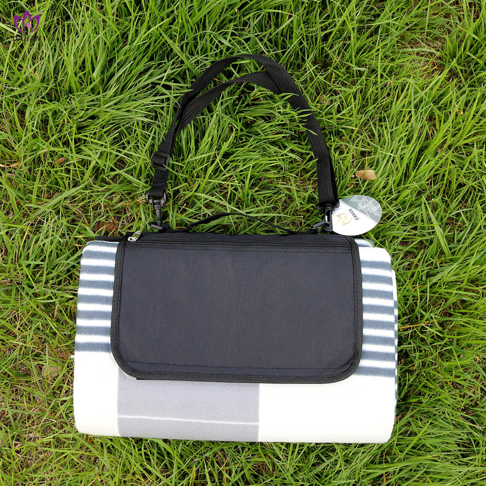  Waterproof printed picnic mat. PC84