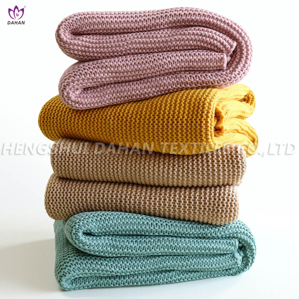 BK299 Solid color knitted blankets .