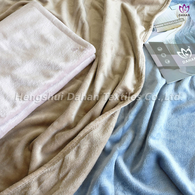 BK325 Solid color flannel blankets. 