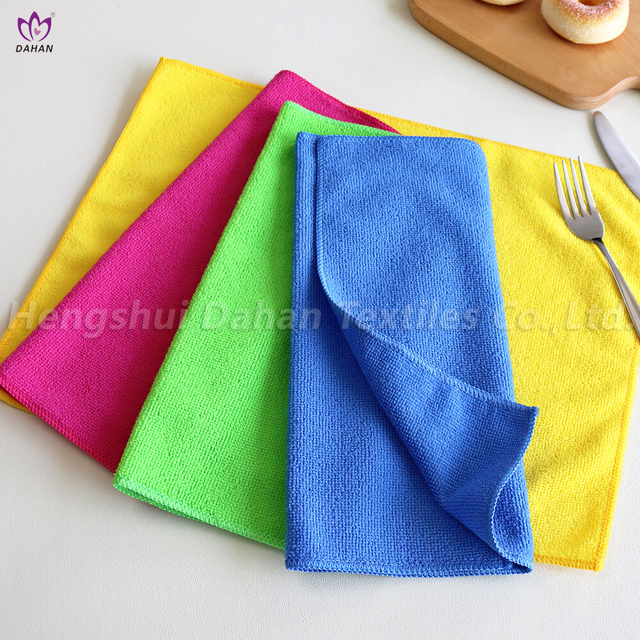 103 Solid color microfiber kitchen towels. 