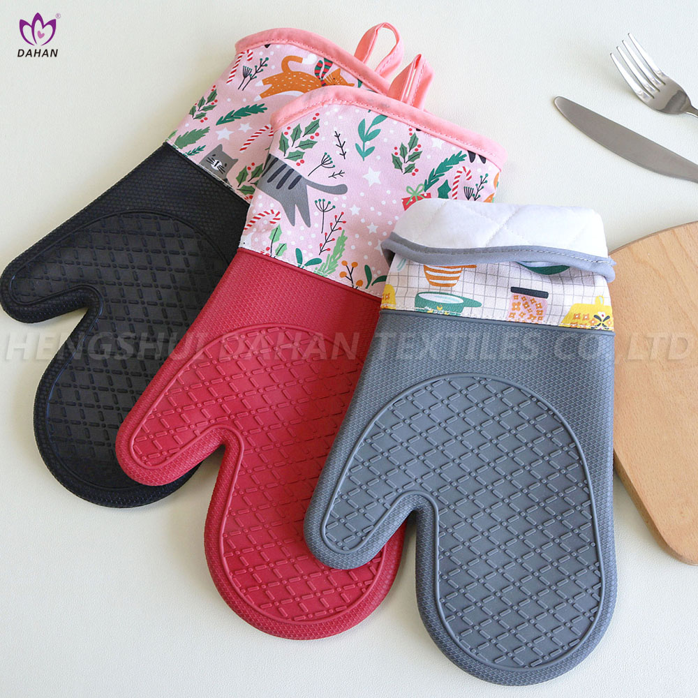 Silicone printed gloves