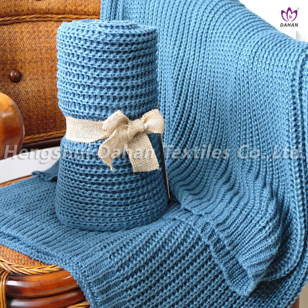 BK369 100% Polyester knitted blankets .