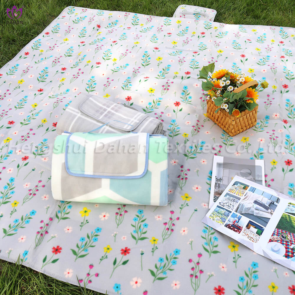 Waterproof printed picnic mat. PC83