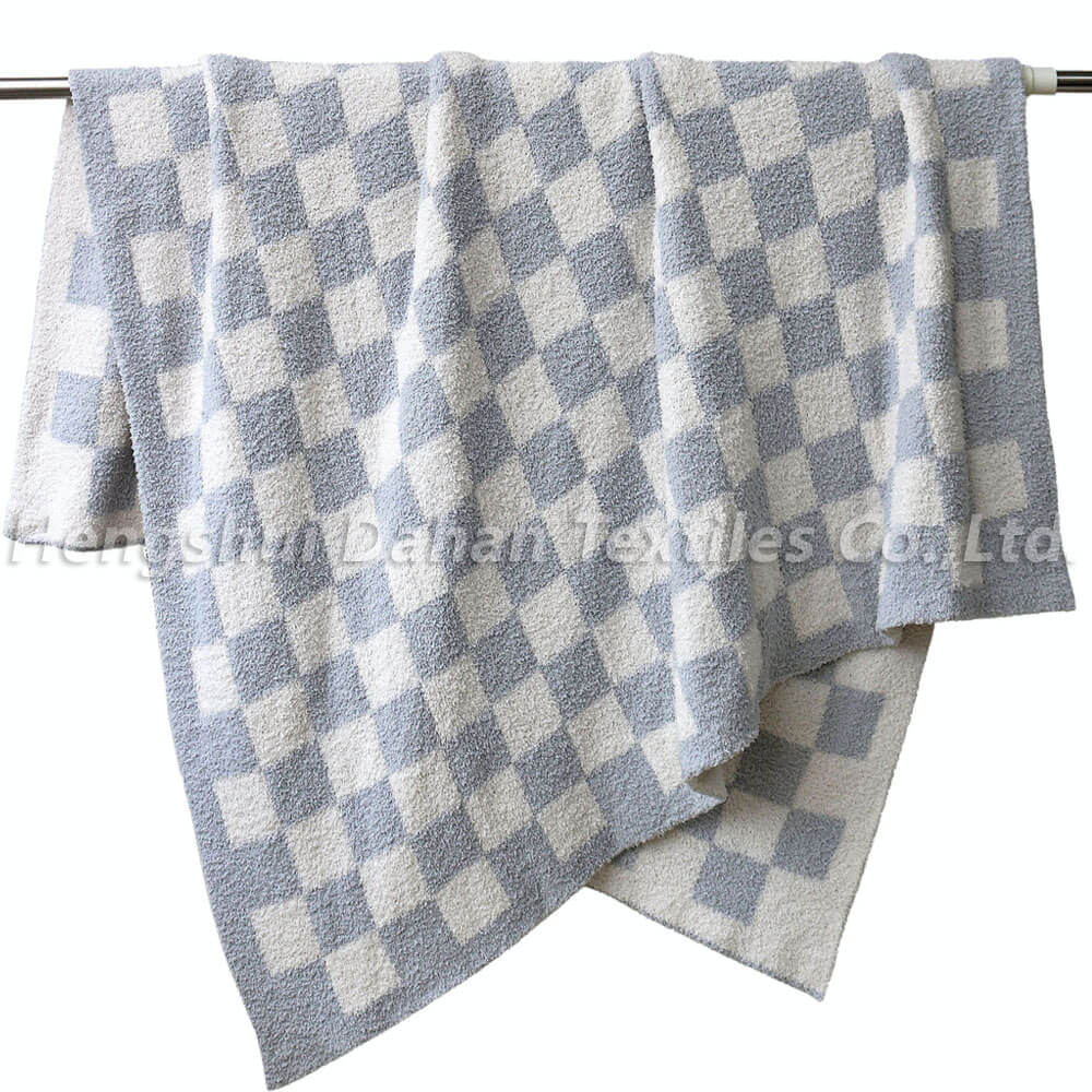 BK328 100% Polyester knitted blankets.