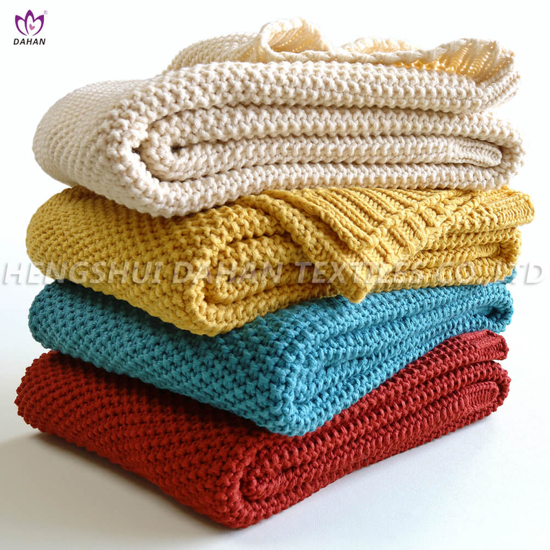 BK298 Solid color knitted blankets .