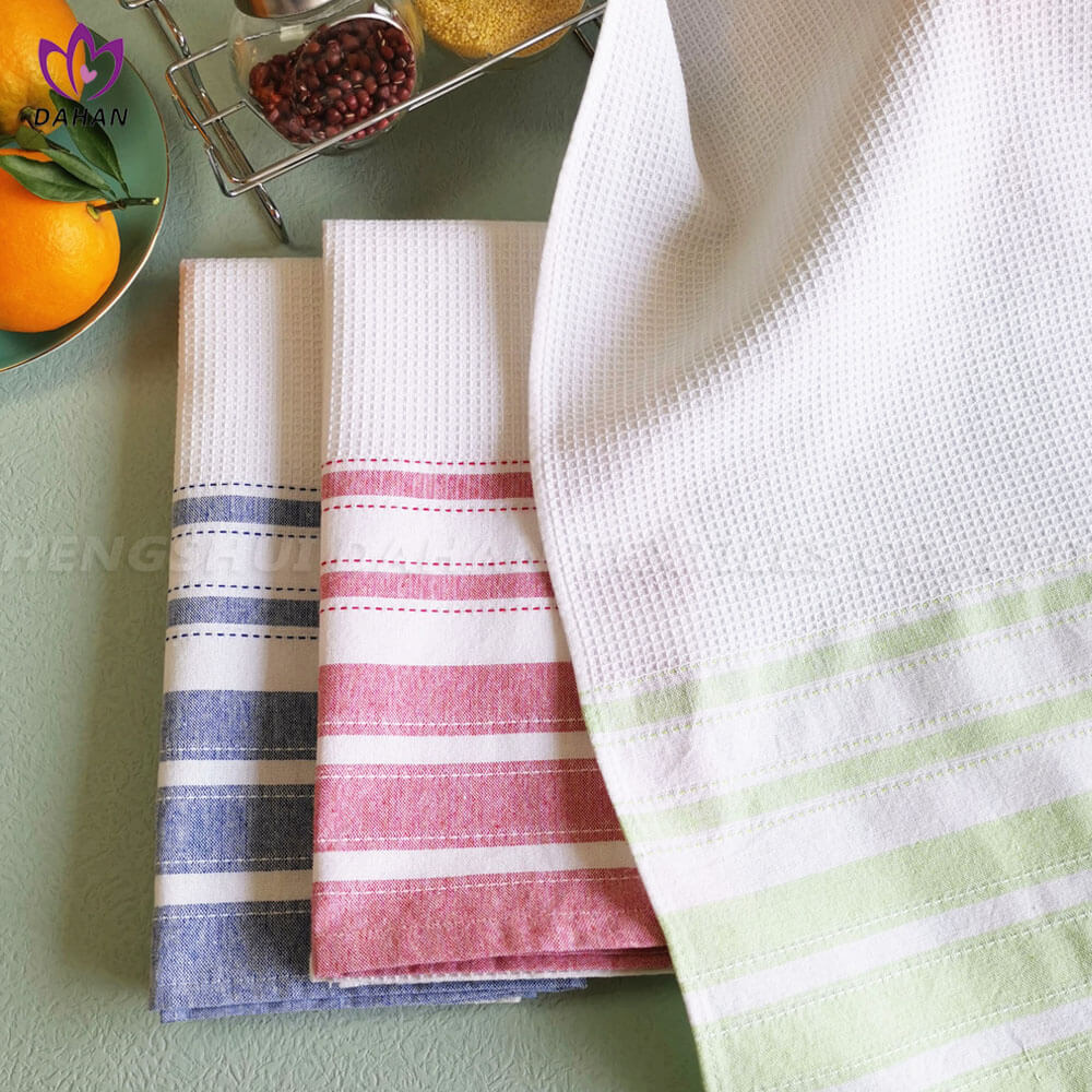 DY69 Polycotton yarn-dyed tea towel.