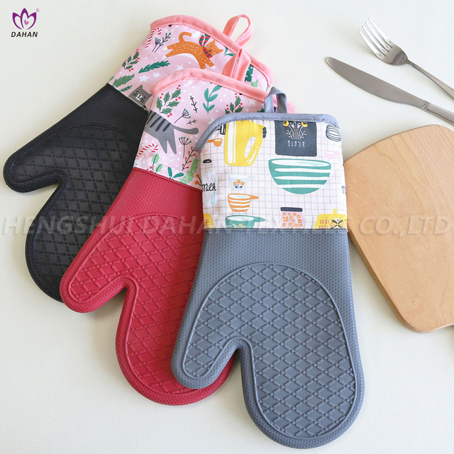 Silicone printed gloves