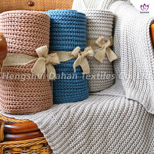 BK369 100% Polyester knitted blankets .