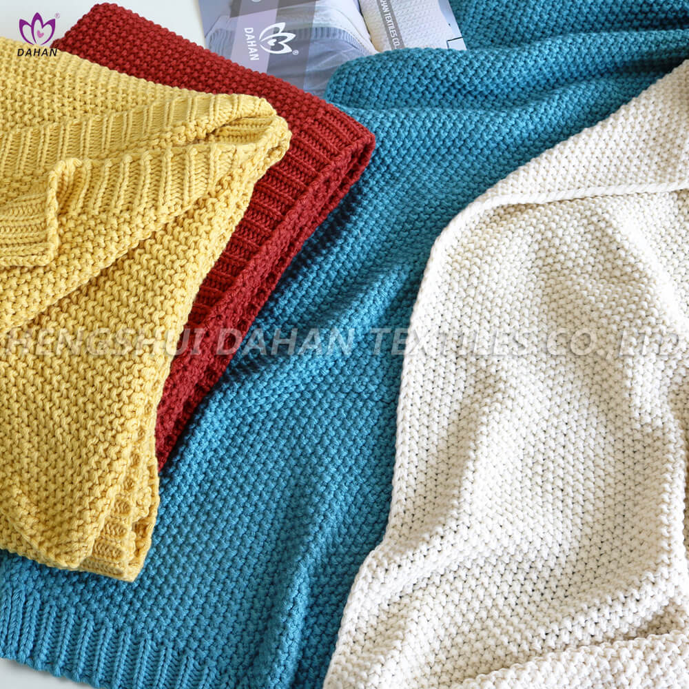 BK298 Solid color knitted blankets .