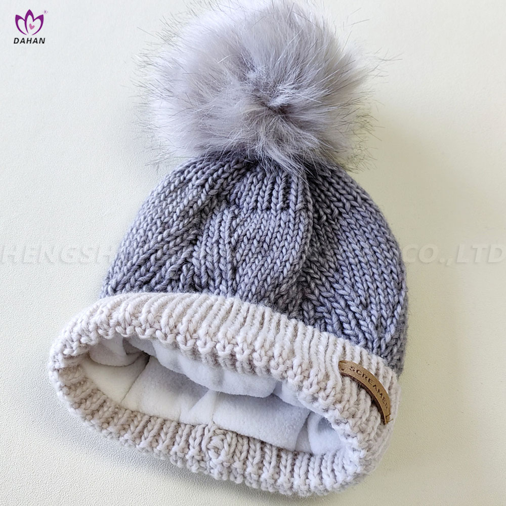HA15 Knitting hat with wool ball.