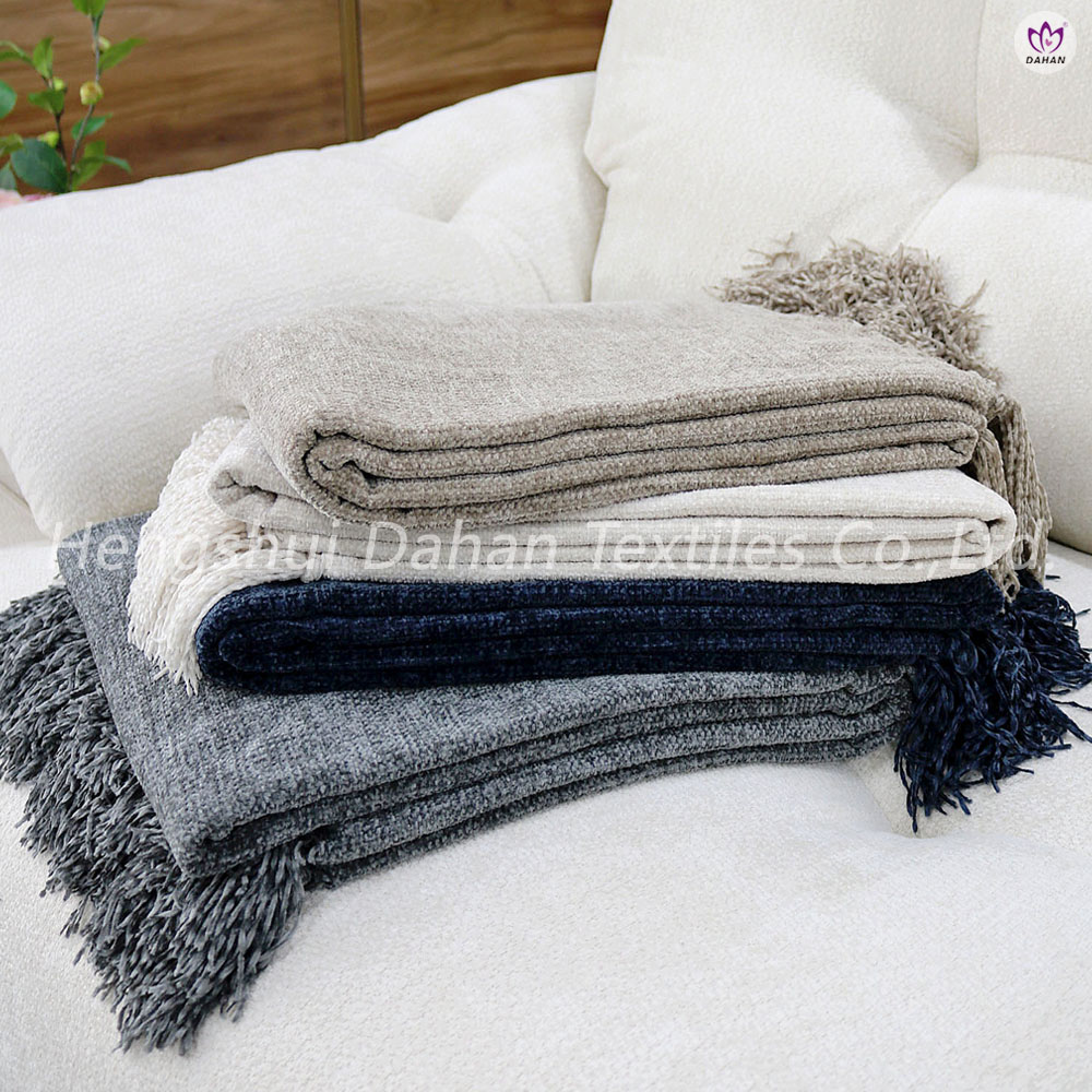  BK414 Solid color tassel blankets.