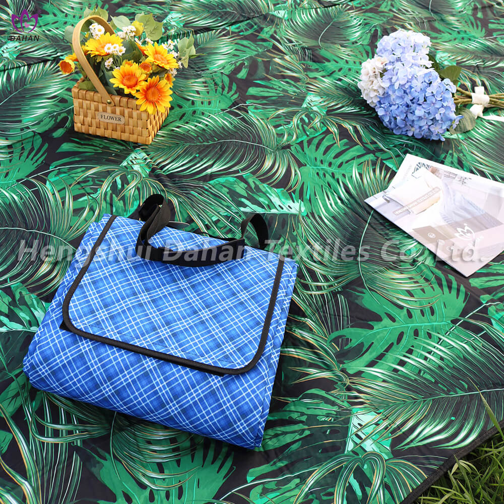  Waterproof printed picnic mat. PC86