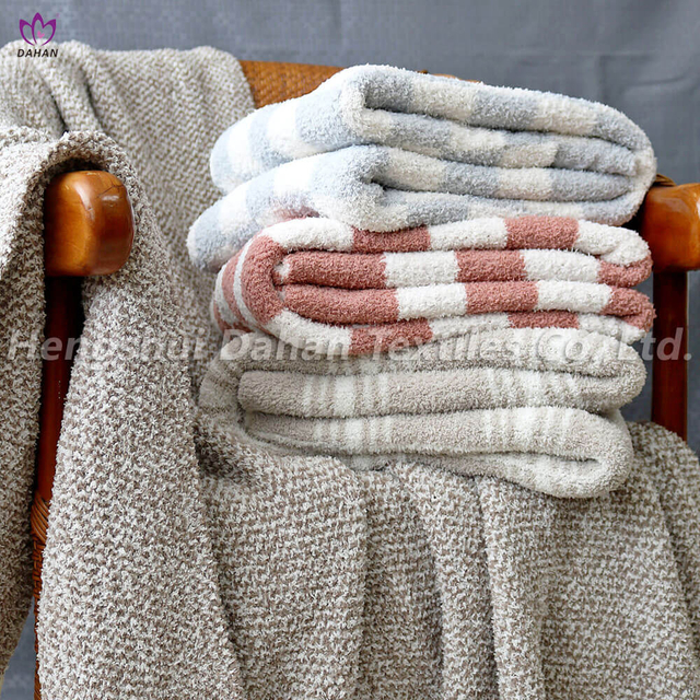BK328 100% Polyester knitted blankets.