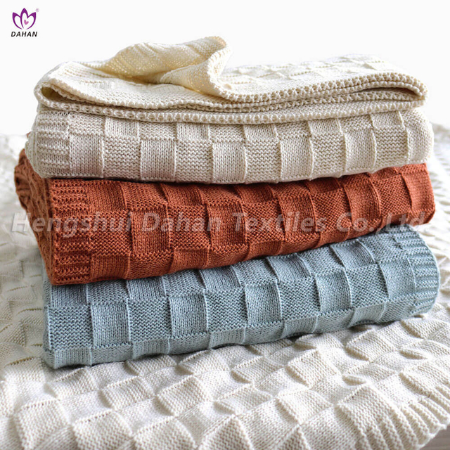 BK309 100% Acrylic knitted blankets .