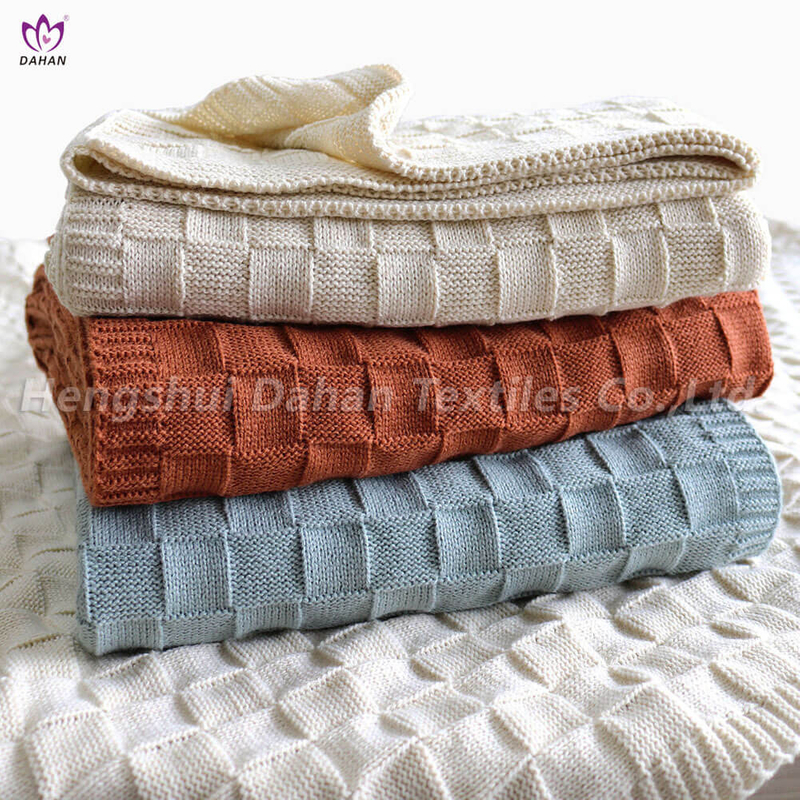 BK309 100% Acrylic knitted blankets .