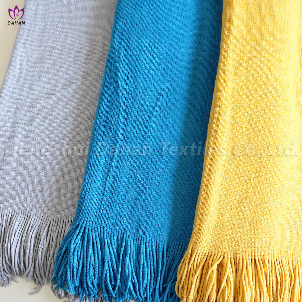 BK316 100%Acrylic tassel blankets .
